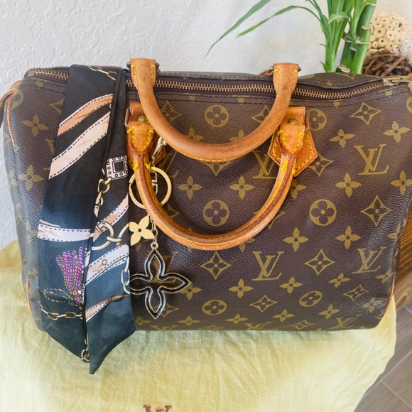 Louis Vuitton Monogram Vintage Speedy 30 w/ LV Lock & Key and Dust Bag - Picture 2 of 16